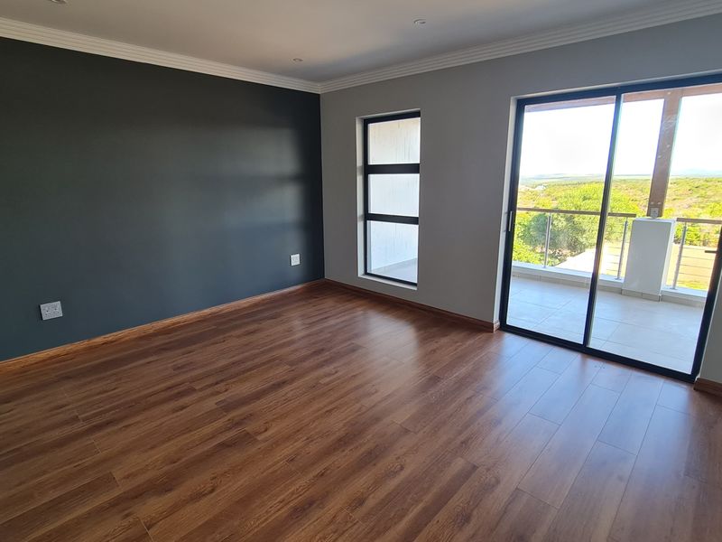 New Listing - Photo 10