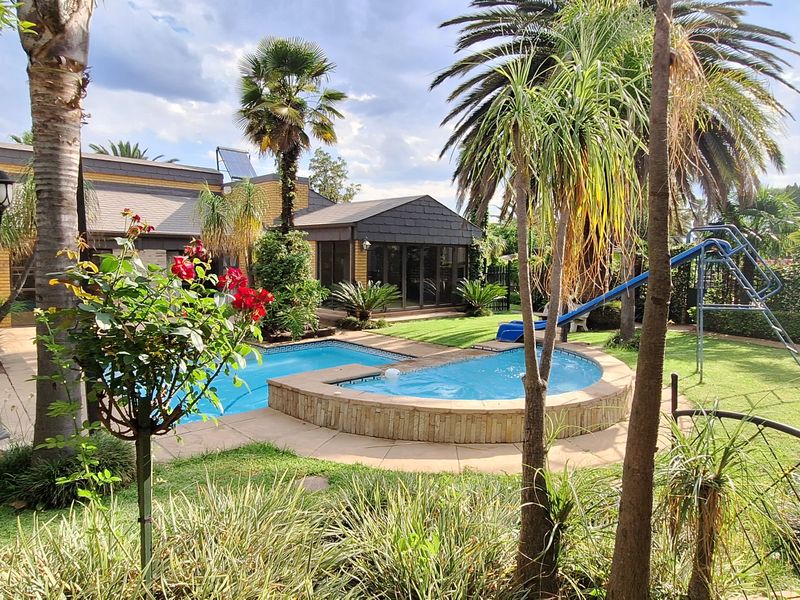 Luxury Redefined – Impeccable 5-Bedroom Residence in Vanderbijlpark SW5!! - Photo 2