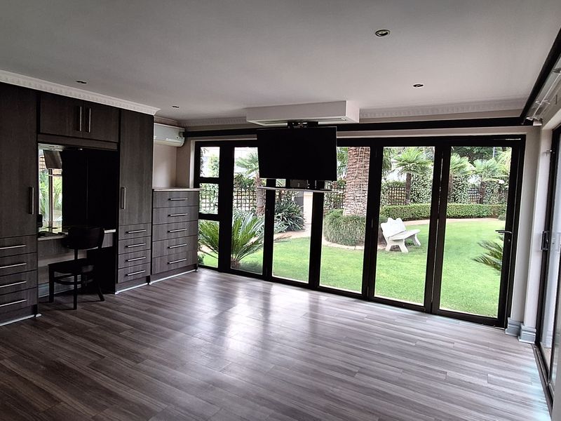 Luxury Redefined – Impeccable 5-Bedroom Residence in Vanderbijlpark SW5!! - Photo 9