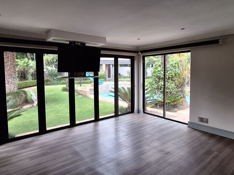 Luxury Redefined – Impeccable 5-Bedroom Residence in Vanderbijlpark SW5!! - Photo 10