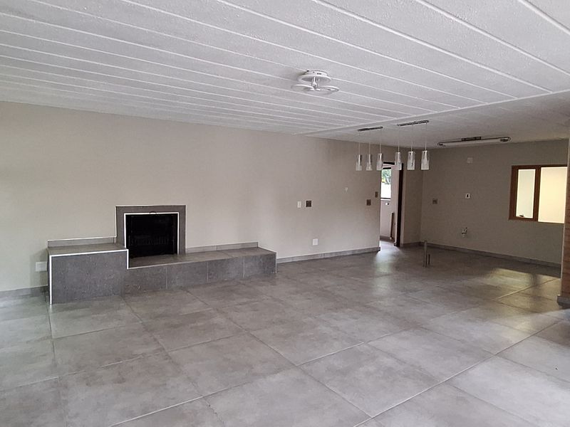 Luxury Redefined – Impeccable 5-Bedroom Residence in Vanderbijlpark SW5!! - Photo 8