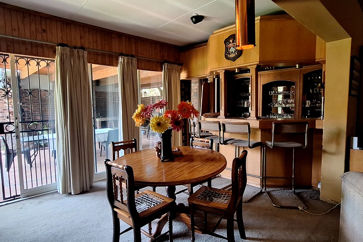 5 Bed Family Home in Boomed Estate - plus place for Granny - Photo 4