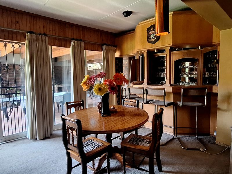 5 Bed Family Home in Boomed Estate - plus place for Granny - Photo 4