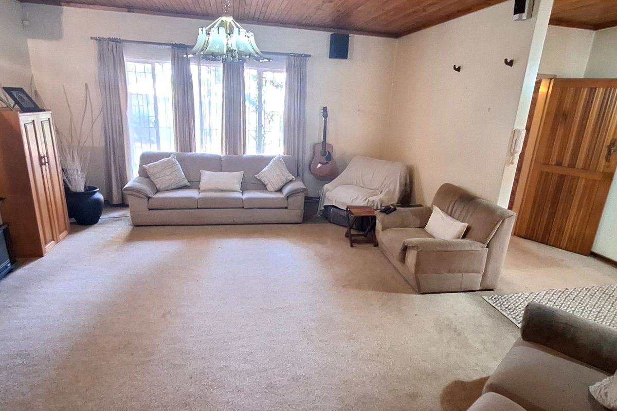 5 Bed Family Home in Boomed Estate - plus place for Granny - Photo 3