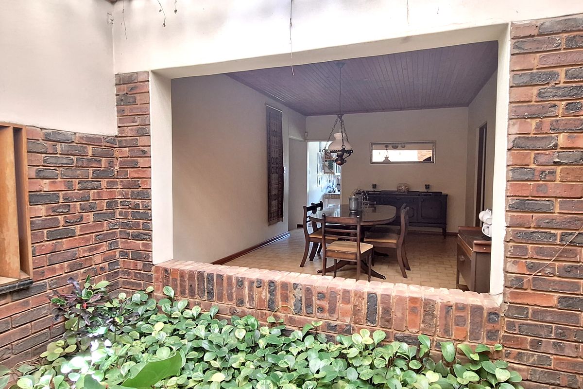 5 Bed Family Home in Boomed Estate - plus place for Granny - Photo 2