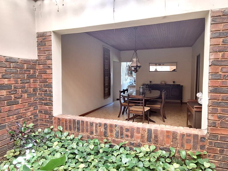 5 Bed Family Home in Boomed Estate - plus place for Granny - Photo 2