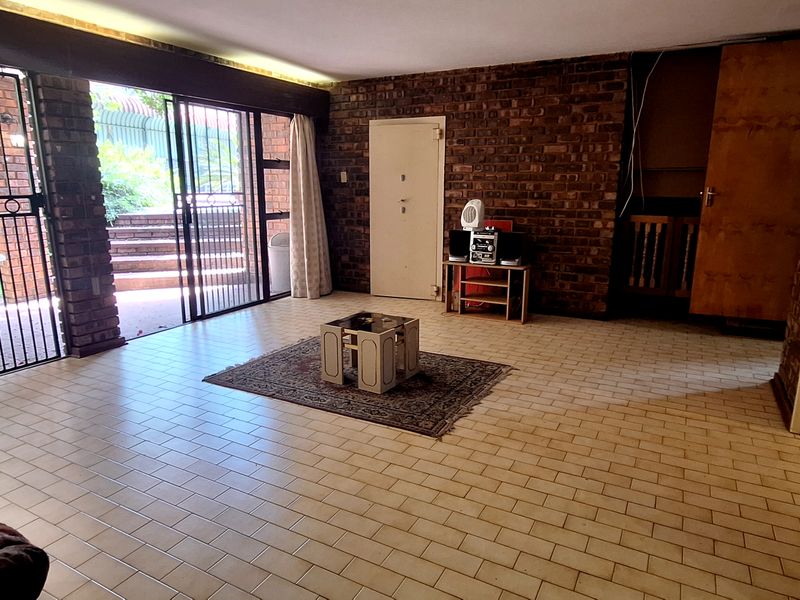 5 Bed Family Home in Boomed Estate - plus place for Granny - Photo 10