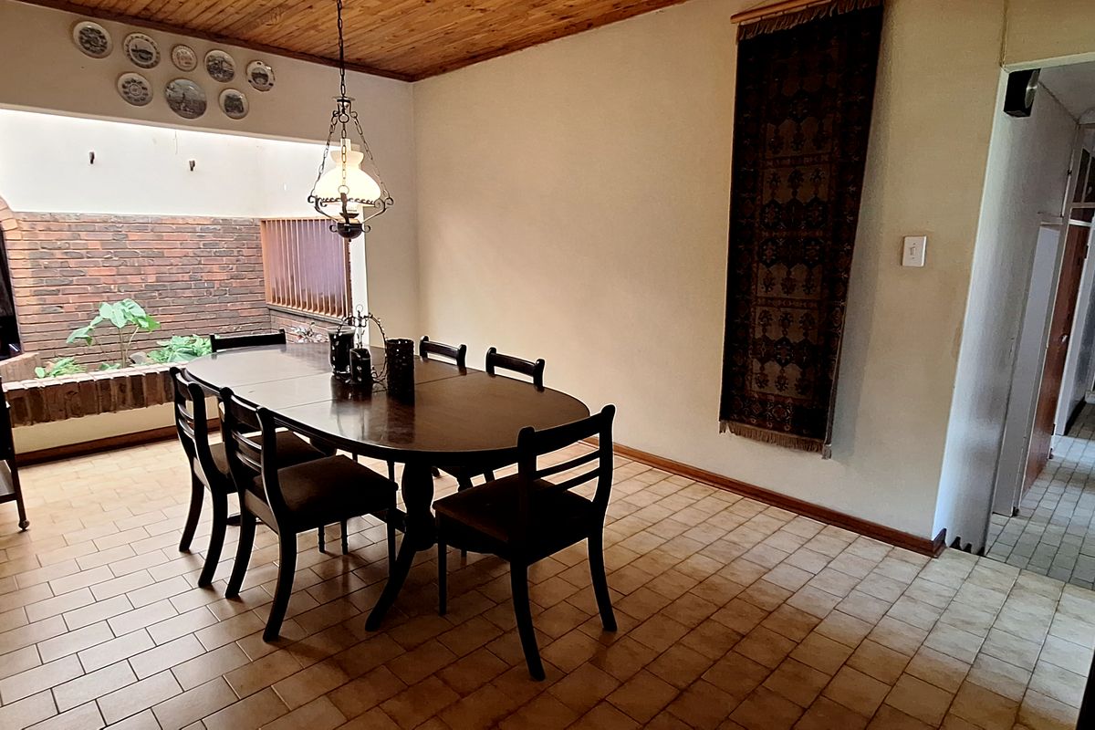 5 Bed Family Home in Boomed Estate - plus place for Granny - Photo 5