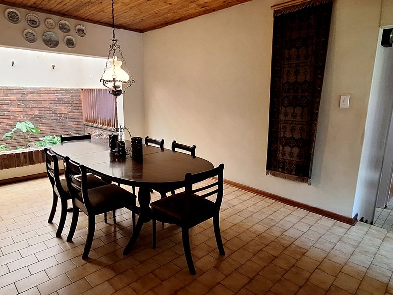 5 Bed Family Home in Boomed Estate - plus place for Granny - Photo 5