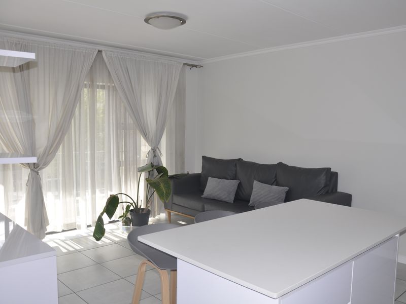 Fully Furnished 2-Bedroom Apartment to Rent in The Whisken, Crowthorne - Photo 5