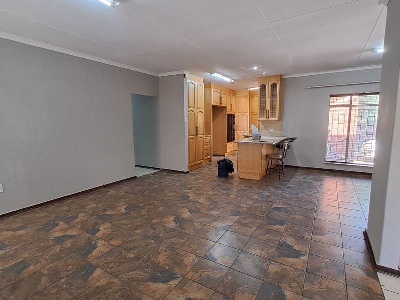 Own a charming, income-generating property in the heart of Leslie! - Photo 7