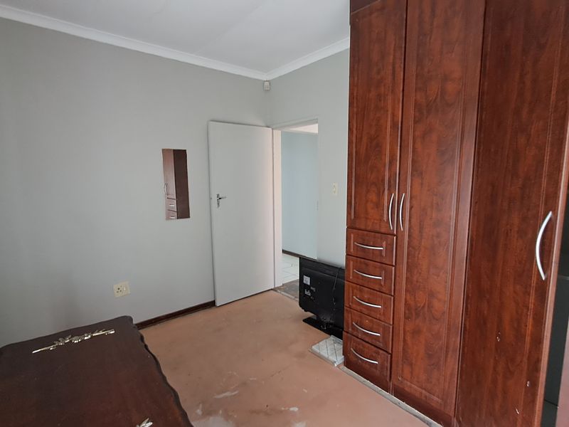 Own a charming, income-generating property in the heart of Leslie! - Photo 6