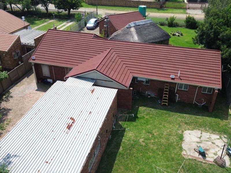 Own a charming, income-generating property in the heart of Leslie! - Photo 4