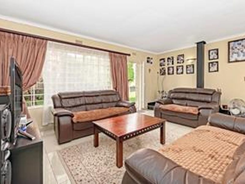 Endless Potential – Family Home, Airbnb or Investment Opportunity in Buccleuch - Photo 3