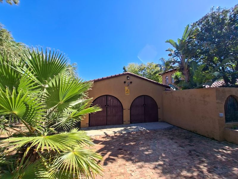 Timeless Mediterranean Family Home with Pool on Expansive 1,981 sqm Stand in Morningside Manor - Photo 2