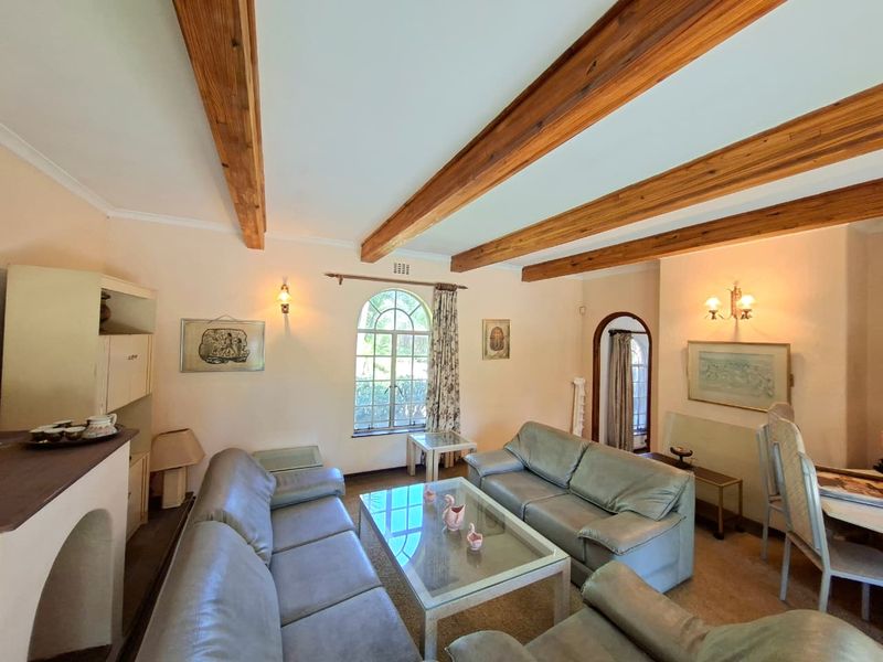 Timeless Mediterranean Family Home with Pool on Expansive 1,981 sqm Stand in Morningside Manor - Photo 10