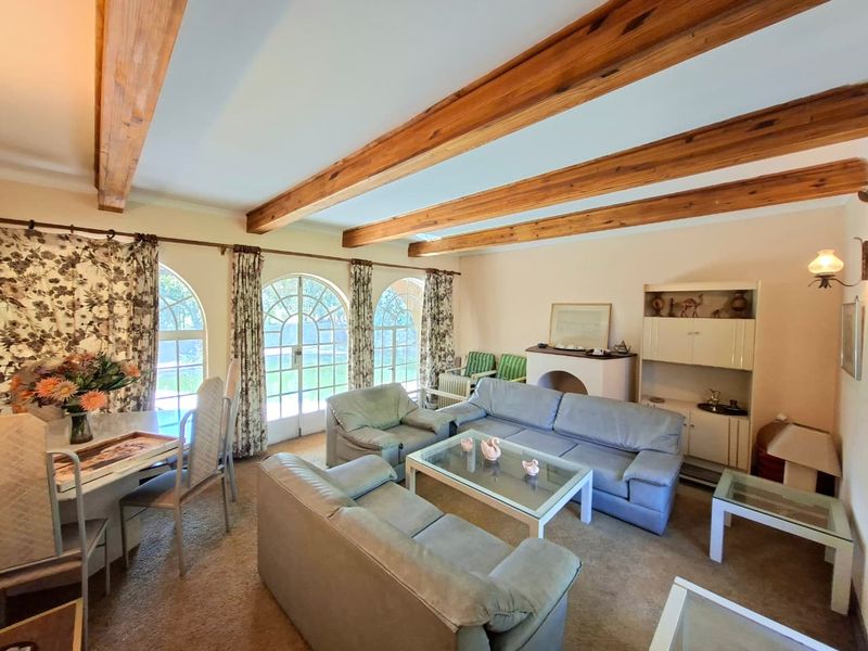 Timeless Mediterranean Family Home with Pool on Expansive 1,981 sqm Stand in Morningside Manor - Photo 9