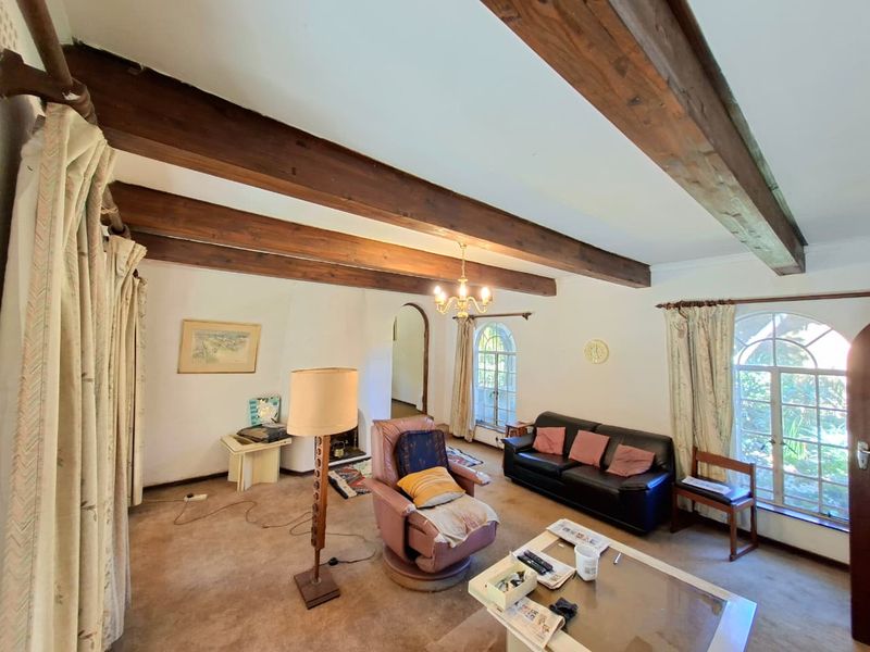 Timeless Mediterranean Family Home with Pool on Expansive 1,981 sqm Stand in Morningside Manor - Photo 7