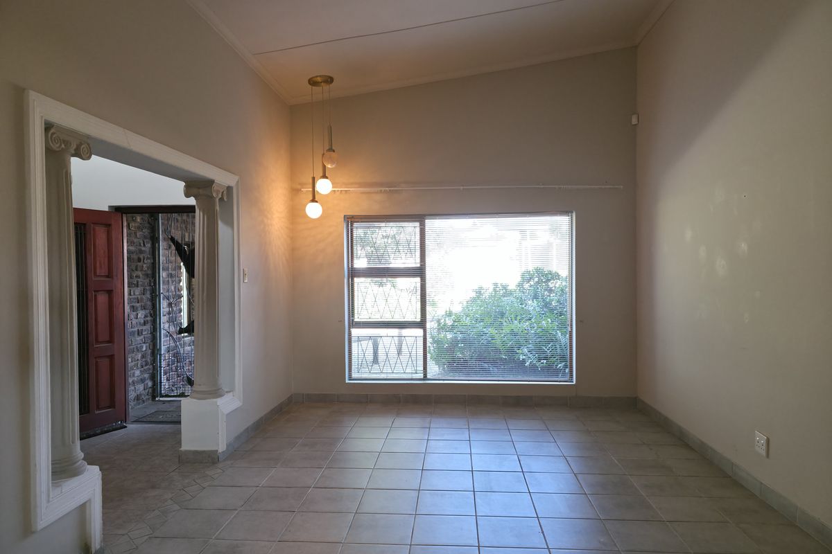 Spacious Family Home at a Prime Location in Noorsekloof, Jeffreys Bay - Photo 3