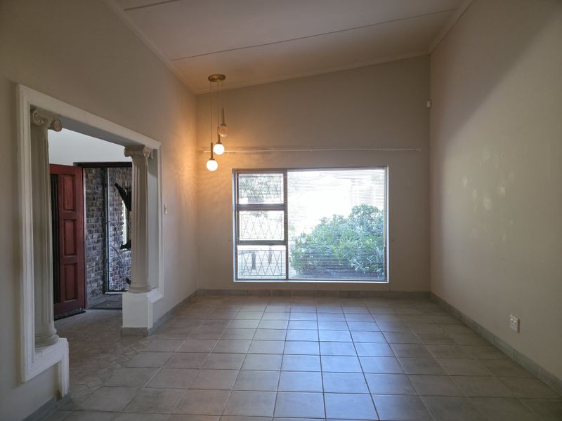 Spacious Family Home at a Prime Location in Noorsekloof, Jeffreys Bay - Photo 3