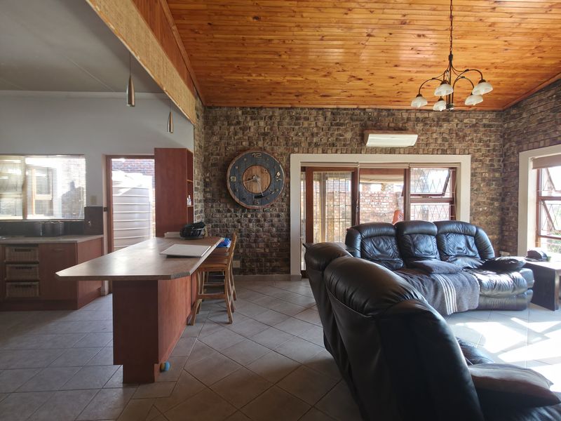 Spacious Family Home at a Prime Location in Noorsekloof, Jeffreys Bay - Photo 9