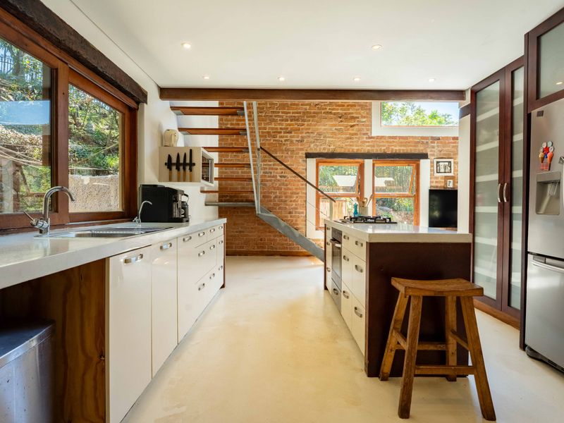 Tranquil Retreat with 2 income producing flatlets - Photo 3