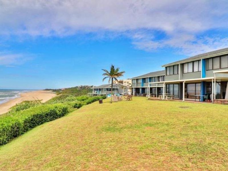 Holiday unit on beach for sale - Photo 2