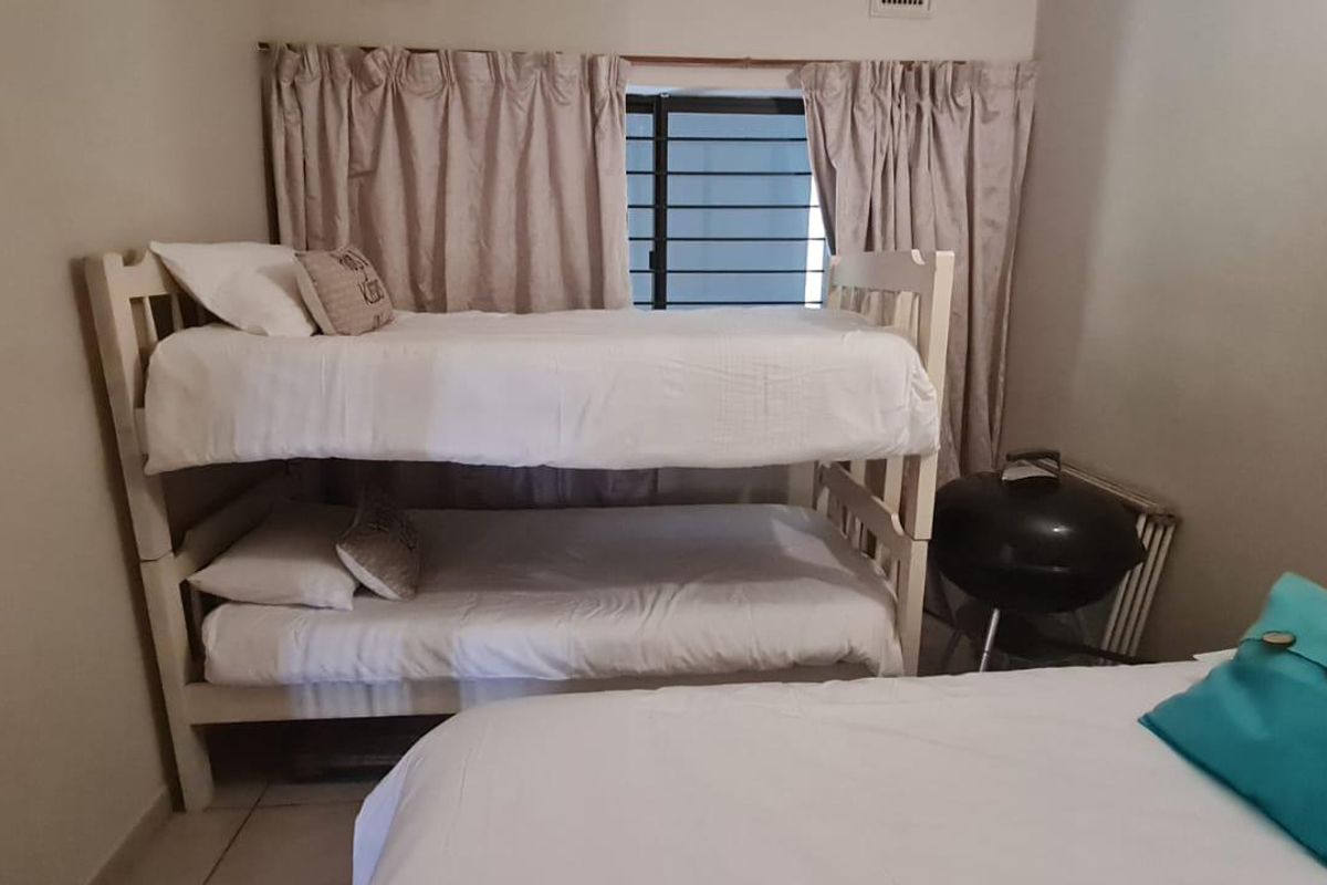 Holiday unit on beach for sale - Photo 4