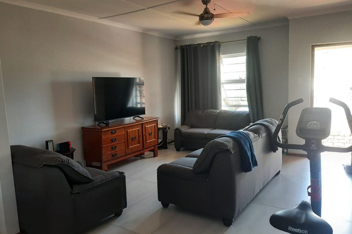 Beautiful 2-Bedroom Home in Abbotsford – Space, Comfort, and Secure Living! - Photo 4