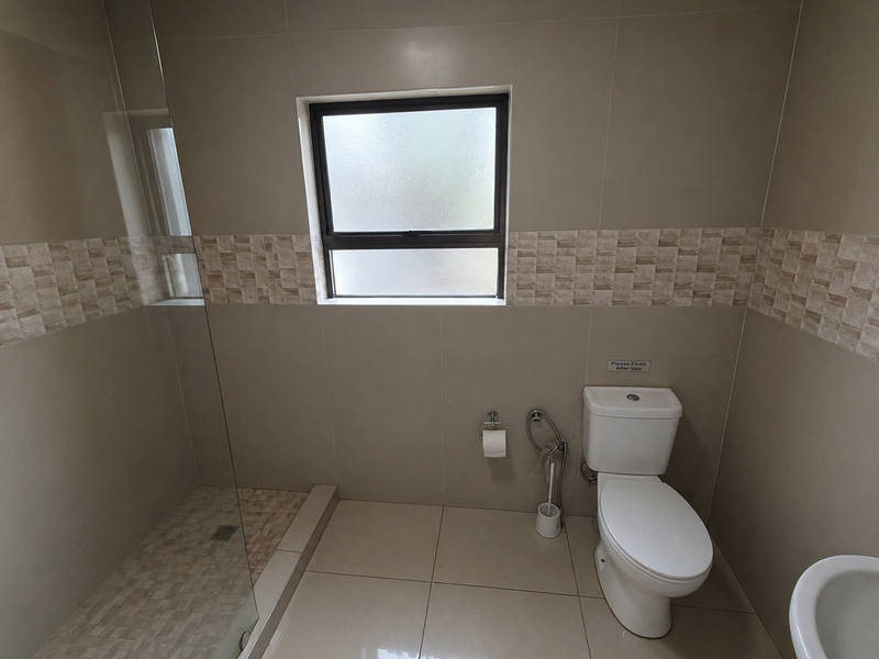 Renovated 5 Bedroom,5 Bathroom Home - Photo 7