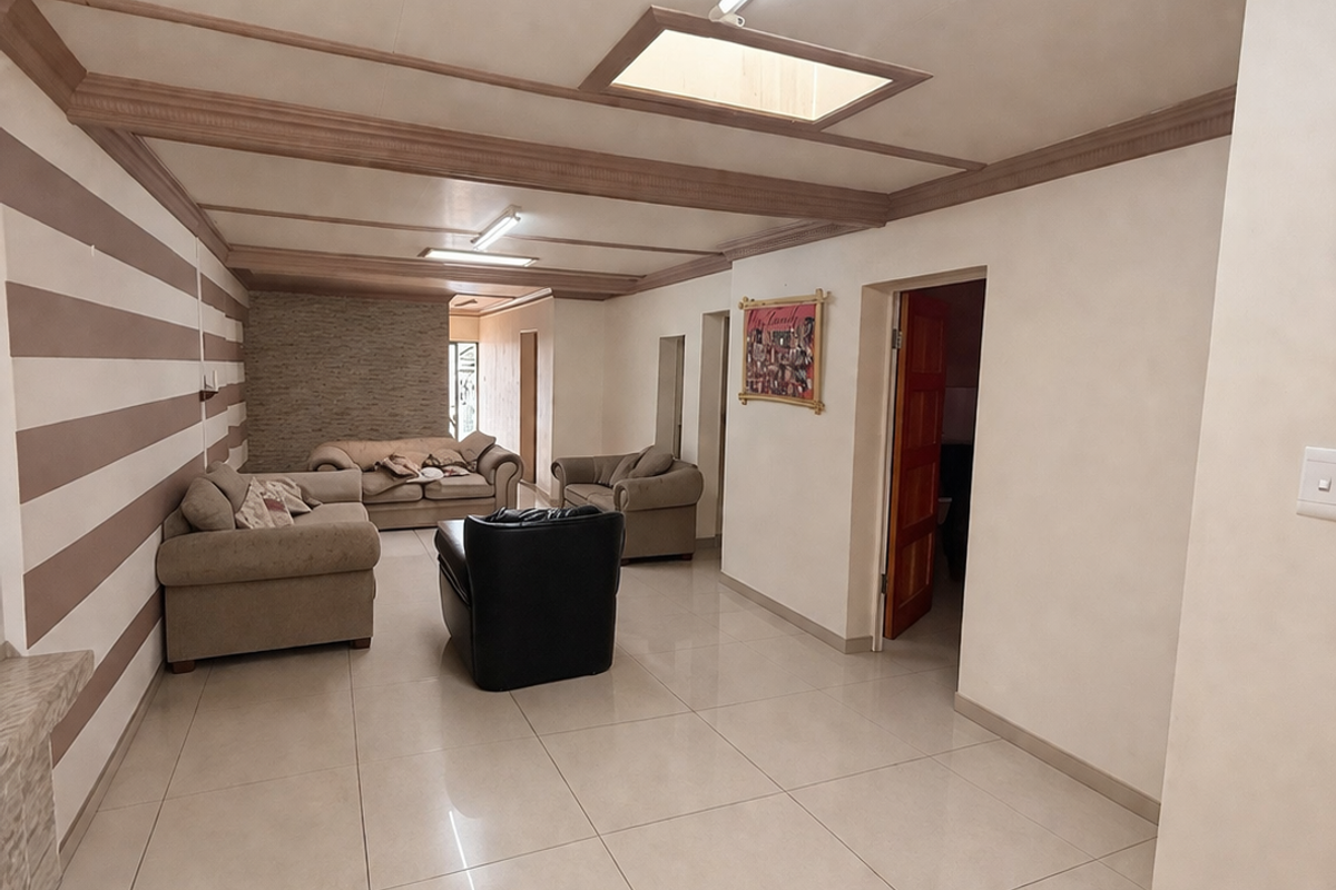 Renovated 5 Bedroom,5 Bathroom Home - Photo 4
