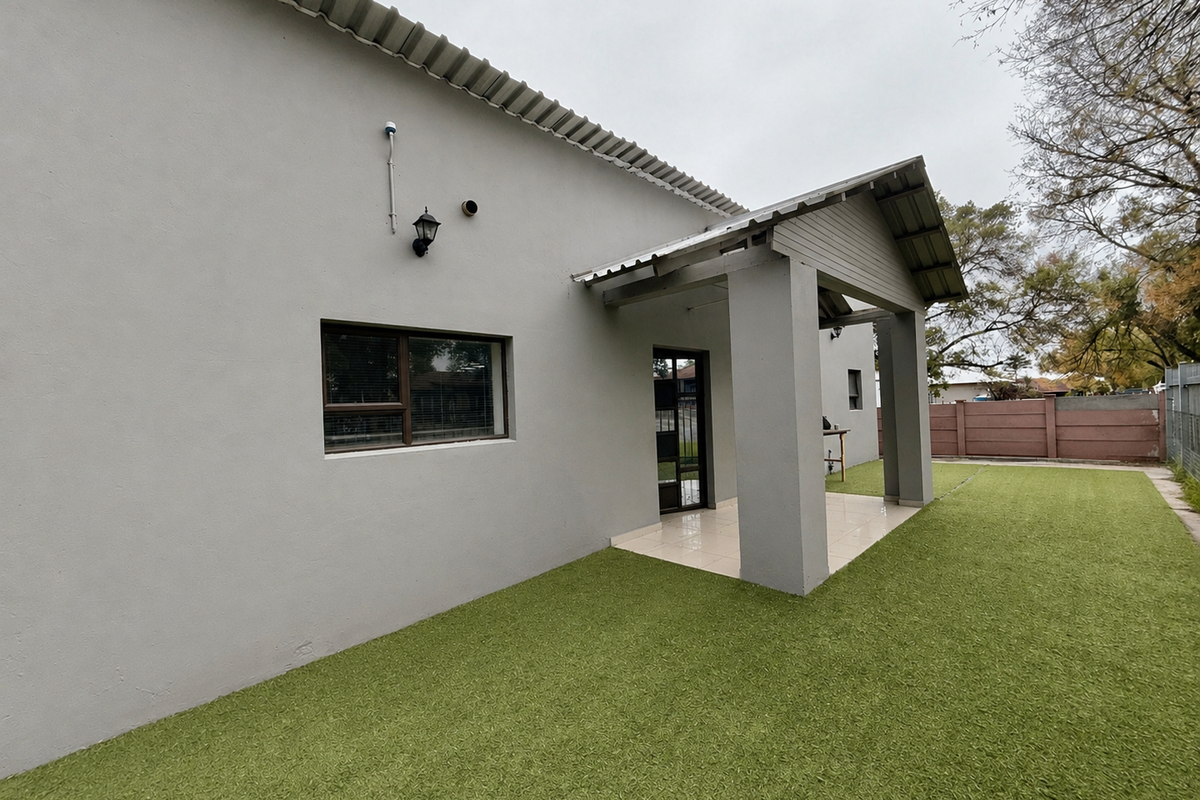 Renovated 5 Bedroom,5 Bathroom Home - Photo 2