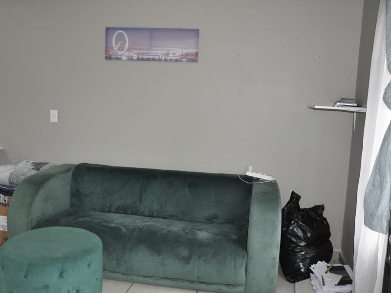 A 1-bedroom ground-floor apartment is currently available at Glen Acres Park Estate in Midrand - Photo 8