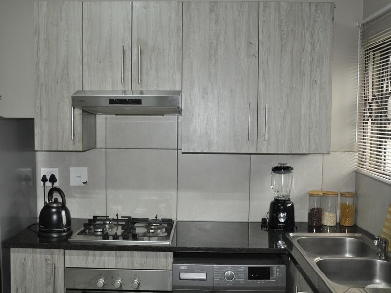 A 1-bedroom ground-floor apartment is currently available at Glen Acres Park Estate in Midrand - Photo 4
