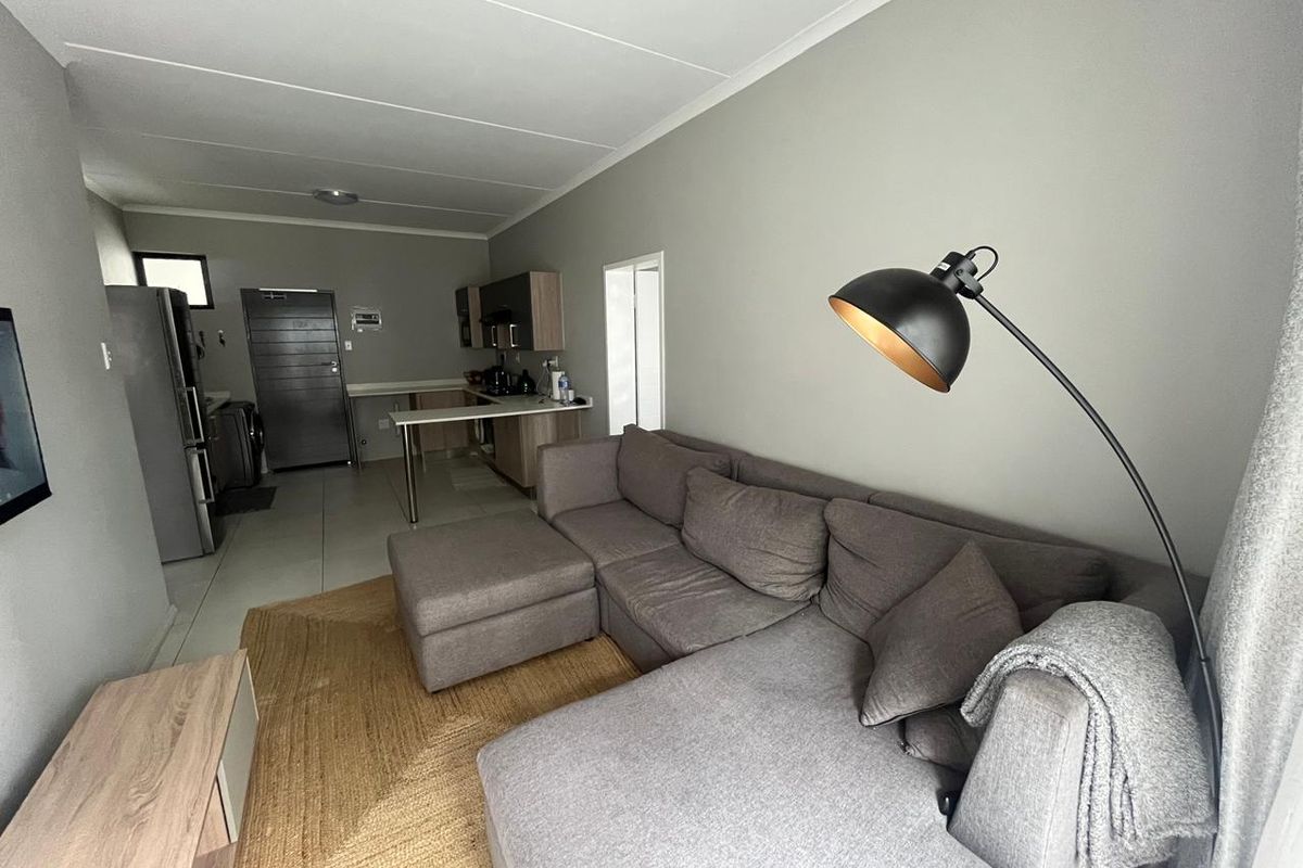 The Perfect Blend of Contemporary Comfort and Effortless Style! - Photo 3