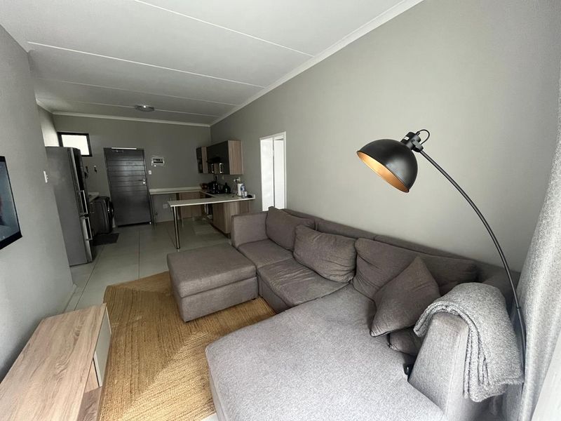 The Perfect Blend of Contemporary Comfort and Effortless Style! - Photo 3