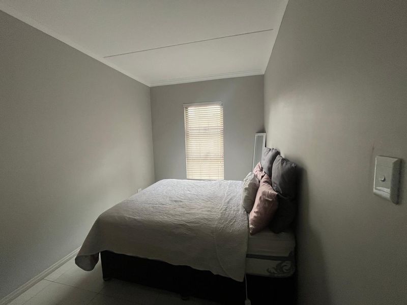 The Perfect Blend of Contemporary Comfort and Effortless Style! - Photo 6