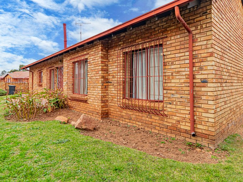 Affordable Freehold Home with Garage, Carport and Private Garden - Photo 1
