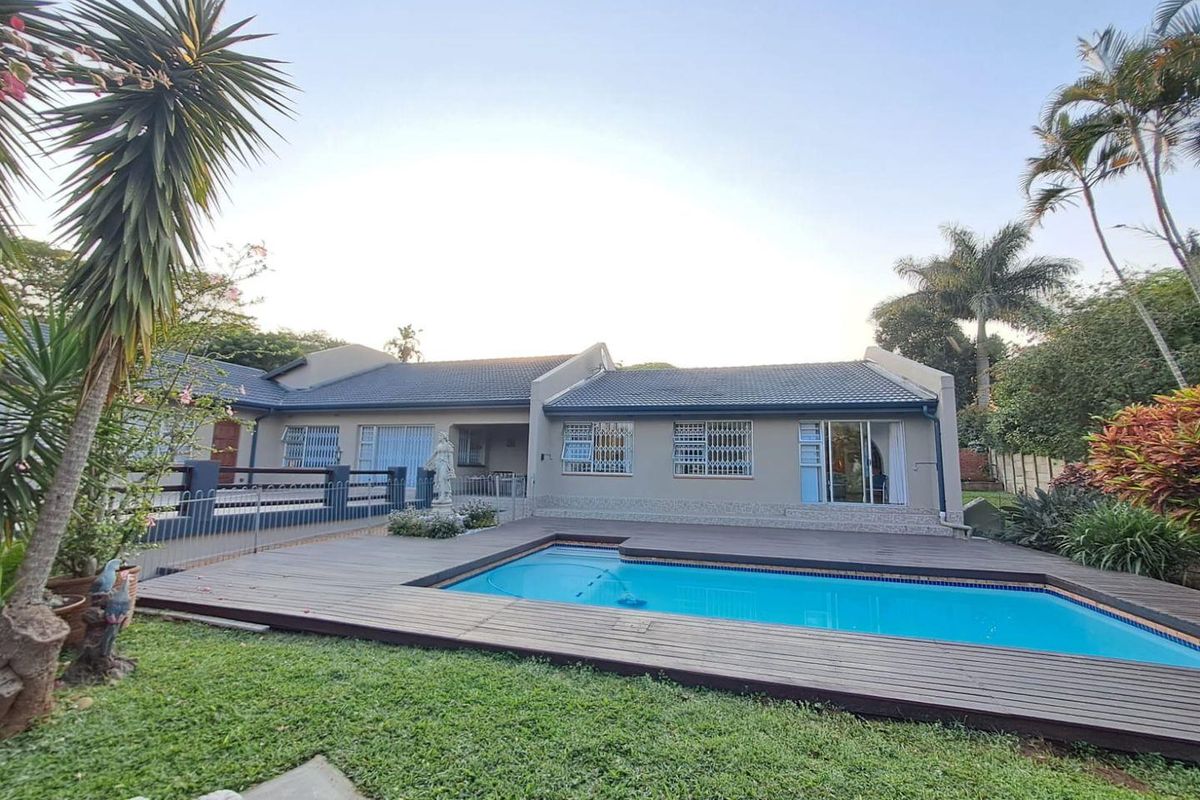 5 bedroom House with Self contained Flat for Sale - Photo 3