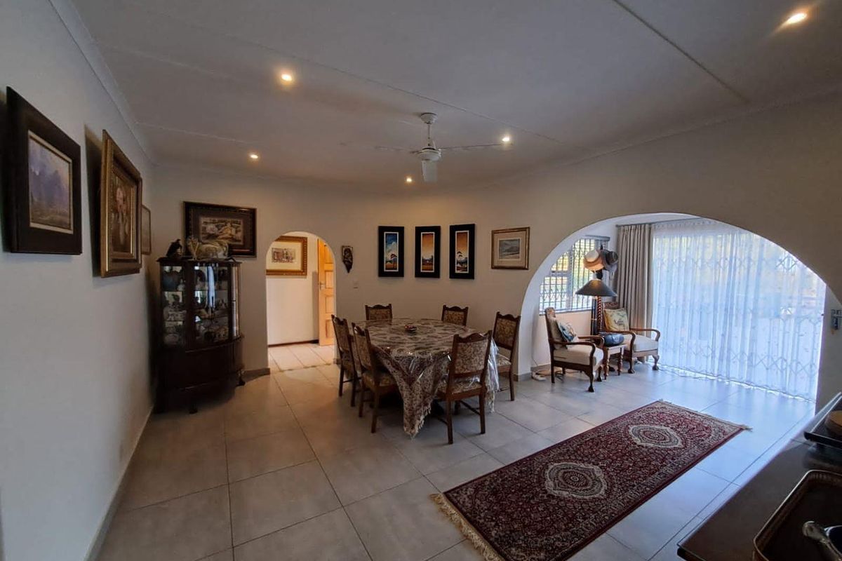 5 bedroom House with Self contained Flat for Sale - Photo 5