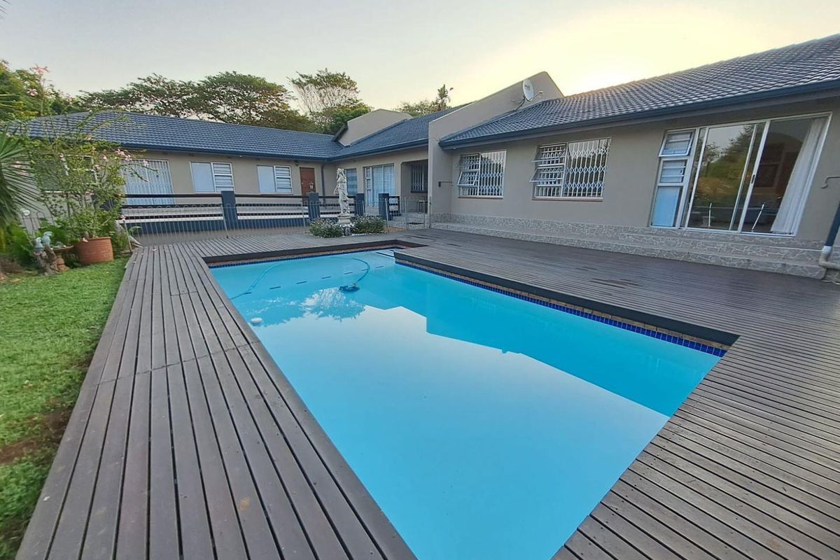 5 bedroom House with Self contained Flat for Sale - Photo 2