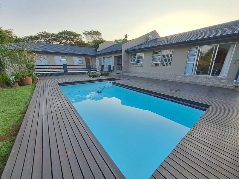 5 bedroom House with Self contained Flat for Sale - Photo 2