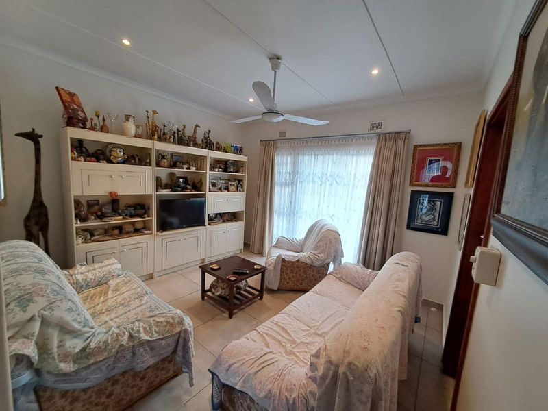 5 bedroom House with Self contained Flat for Sale - Photo 8