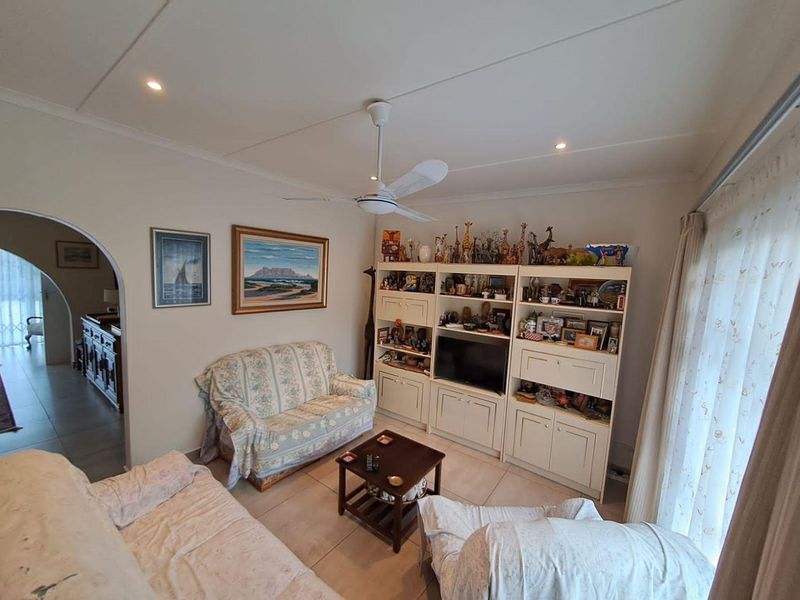 5 bedroom House with Self contained Flat for Sale - Photo 7