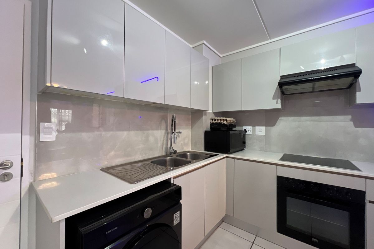 Modern Ground Floor Unit in Secure Mooikloof Smart City Estate - Photo 4