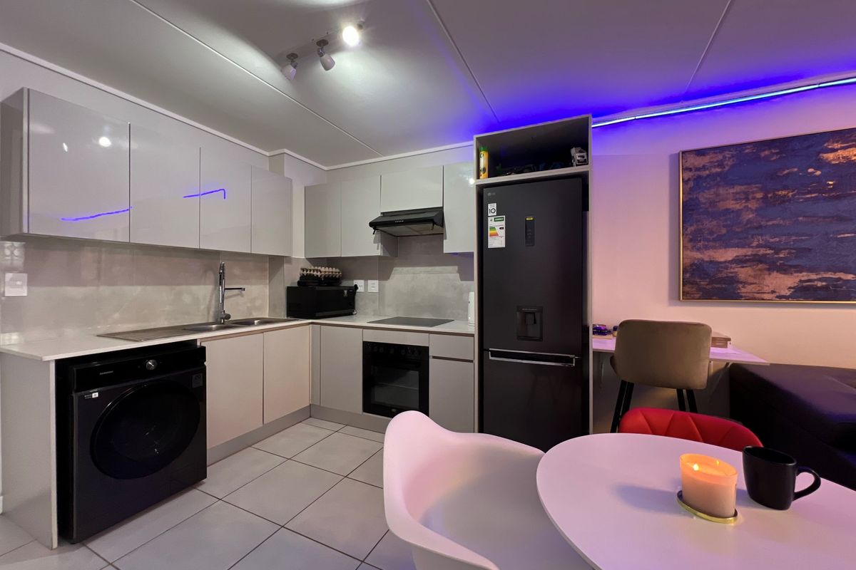 Modern Ground Floor Unit in Secure Mooikloof Smart City Estate - Photo 3