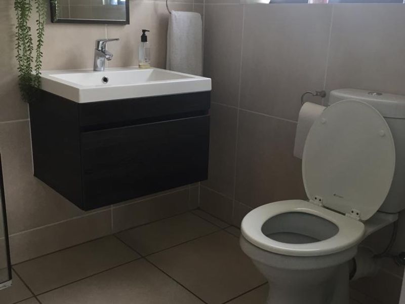 Opportunity!  1 Bedrooms, 1 Bathroom in Malakite , Greenstone Hill  Call me Al but Call me Alaaddin - Photo 8