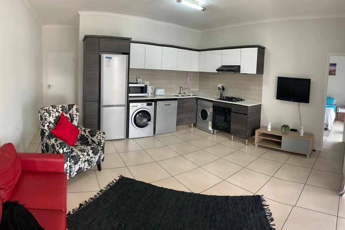 Opportunity!  1 Bedrooms, 1 Bathroom in Malakite , Greenstone Hill  Call me Al but Call me Alaaddin - Photo 3