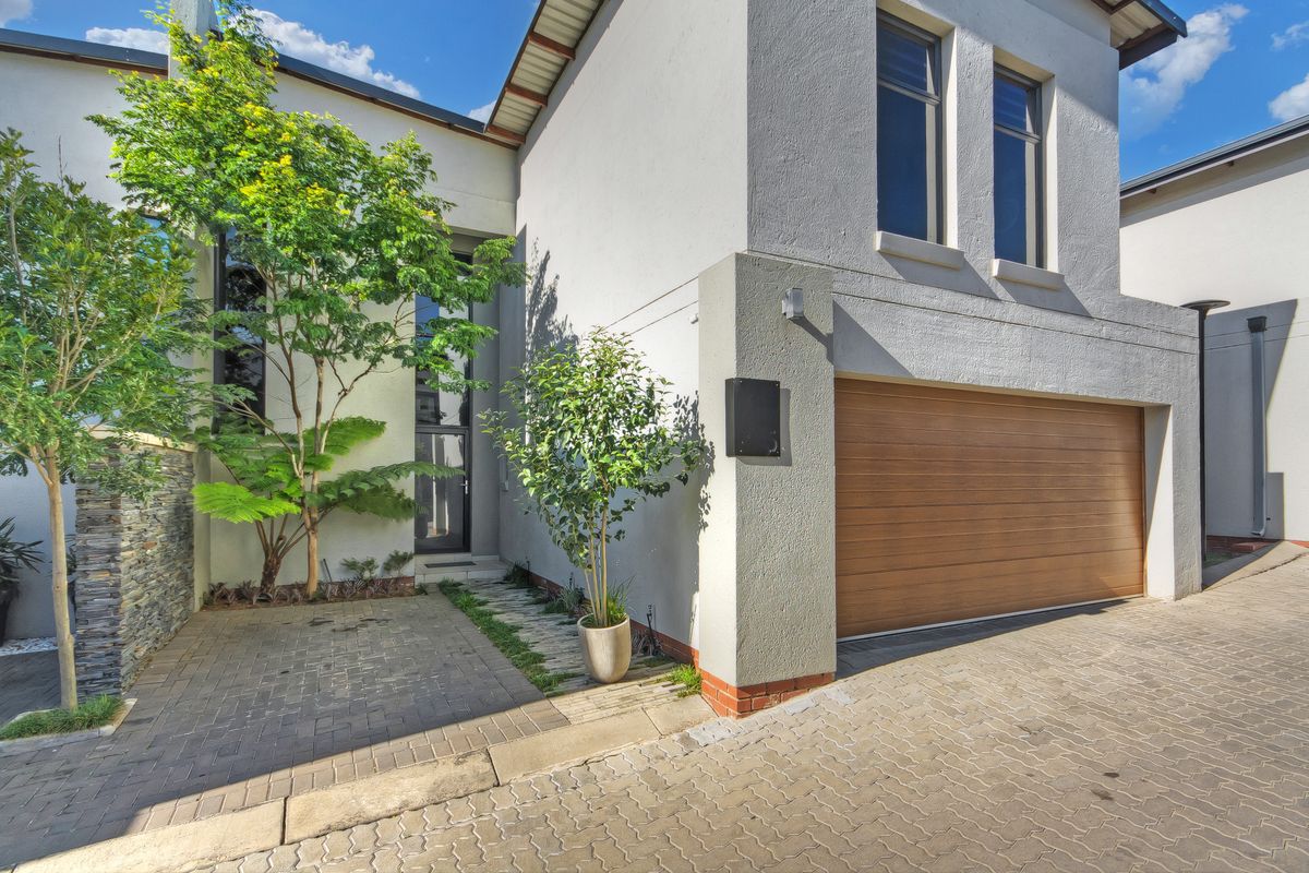 Modern 4-Bedroom Family Home in The Hutton - Photo 3