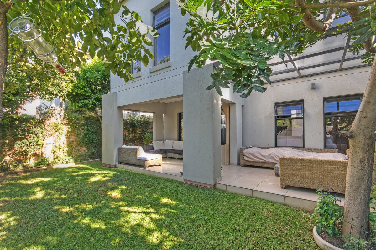 Modern 4-Bedroom Family Home in The Hutton - Photo 2